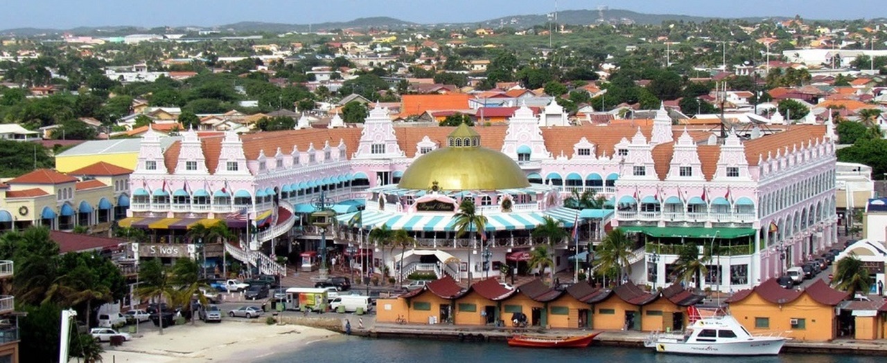 Imagen de Aruba, representando la expansión global de nuestros servicios de contabilidad y consultoría